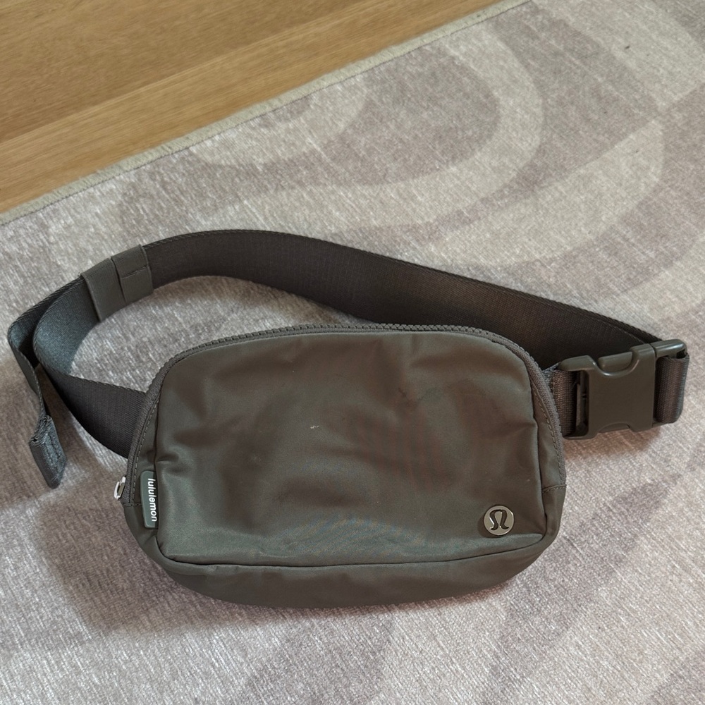 lululemon athletica Olive Crossbody Bag